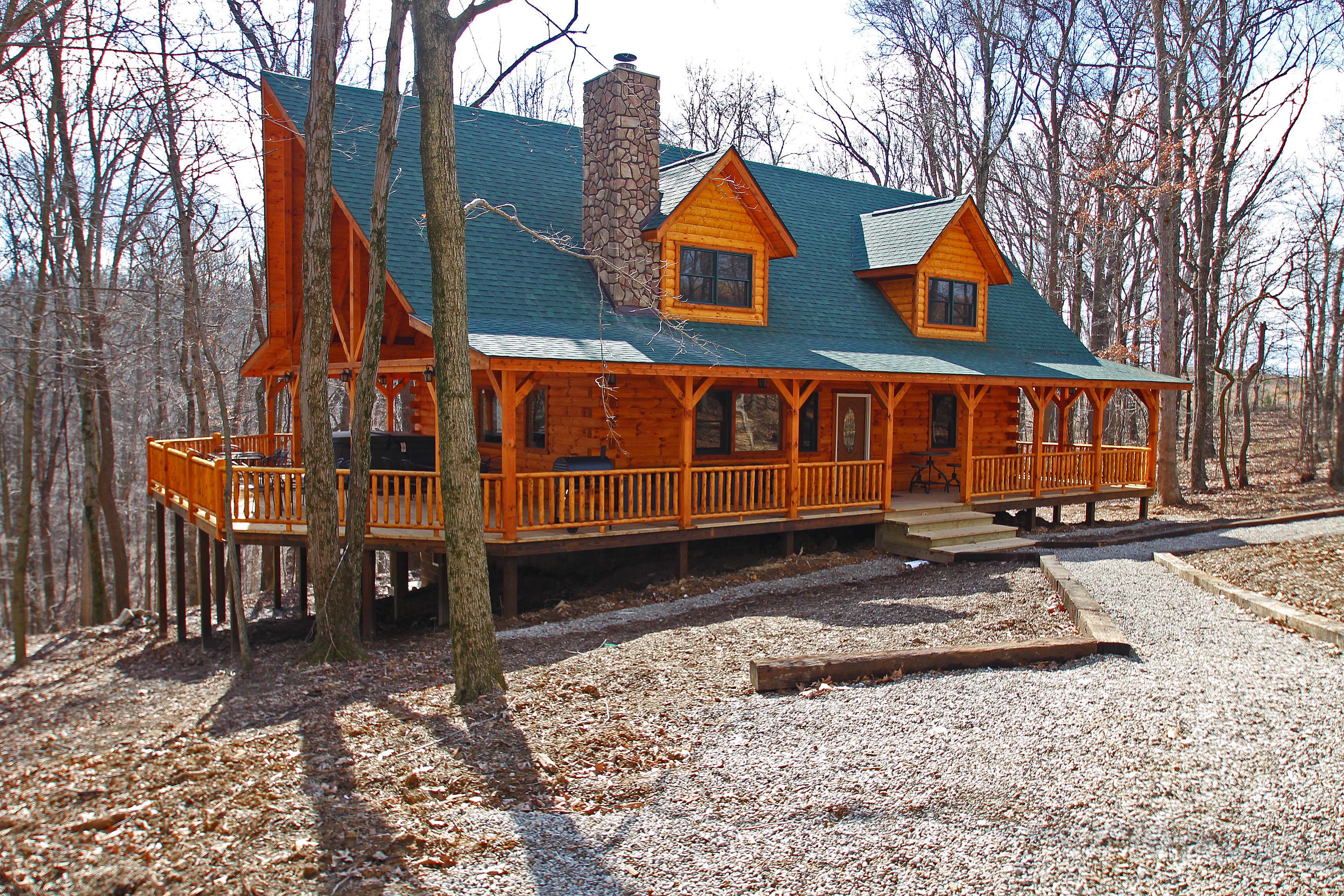 8 Dudes Lodge in the Hocking Hills