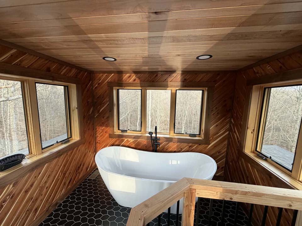 Cloud 9 Treehouse tub