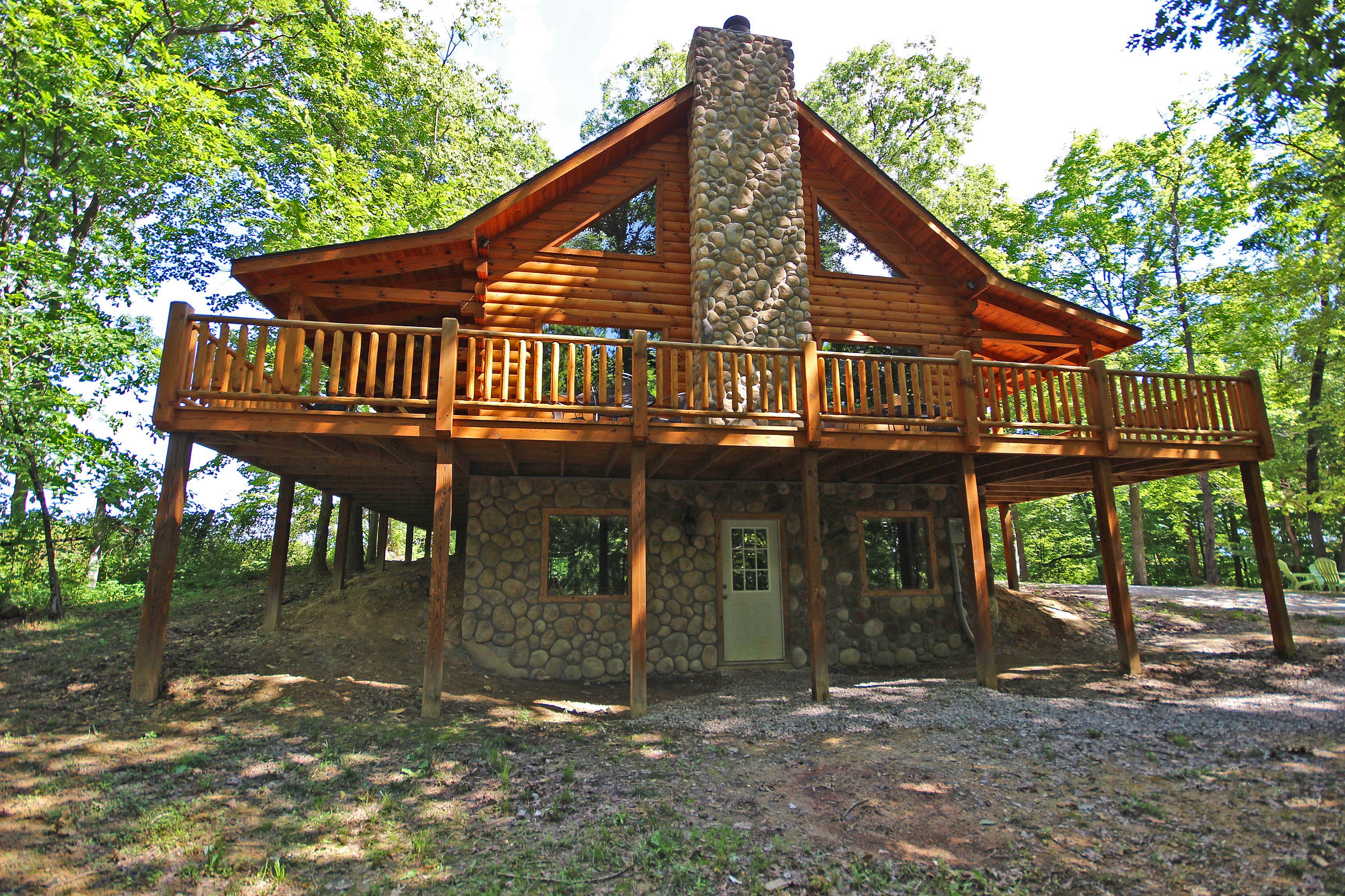 Cospetto Lodge atop a hill on wooded acreage in the Hocking Hills