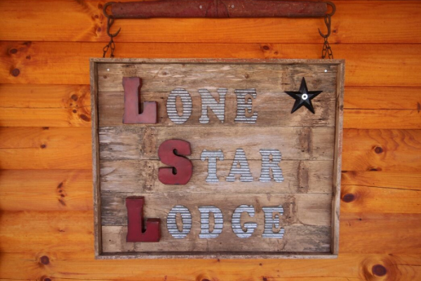 Lone Stare Lodge sign