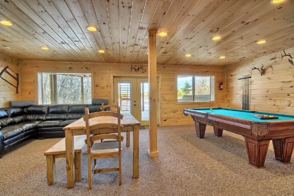 Nature-inspired decor in the cabin game room