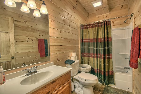 Wooden details and cabin decor in the bathroom