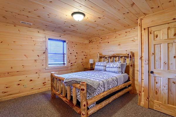 Relaxing getaway in the cabin bedroom
